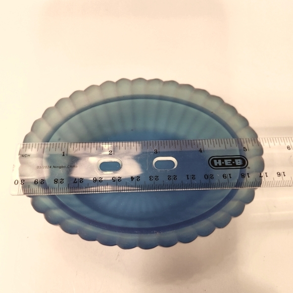 VINTAGE WESTMORELAND FROSTED BLUE SATIN GLASS CAT IN BASKET CANDY DISH - Picture 4 of 15